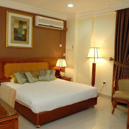 Al Muntazah Plaza Hotel Doha Bagian luar foto