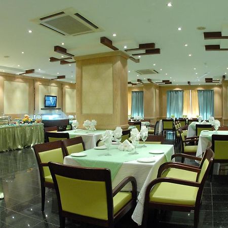 Al Muntazah Plaza Hotel Doha Bagian luar foto