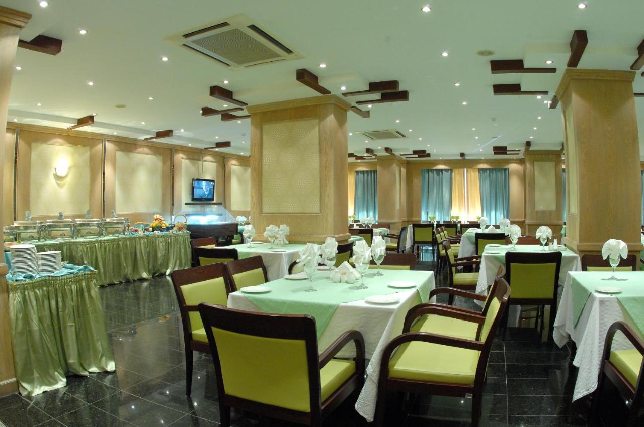 Al Muntazah Plaza Hotel Doha Bagian luar foto