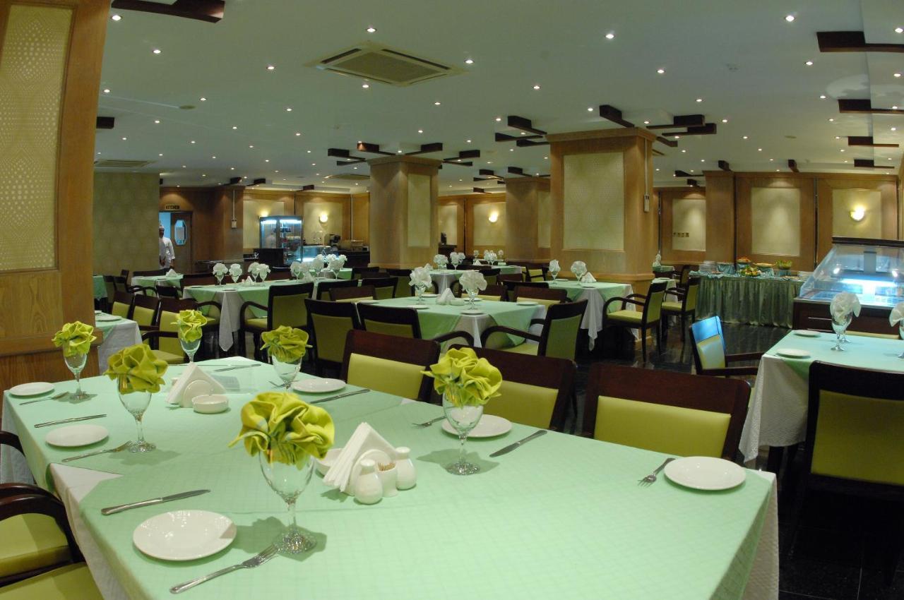 Al Muntazah Plaza Hotel Doha Bagian luar foto