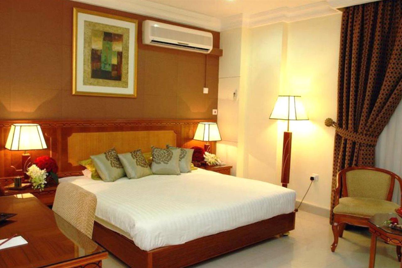 Al Muntazah Plaza Hotel Doha Bagian luar foto