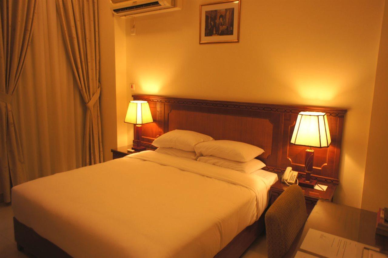 Al Muntazah Plaza Hotel Doha Bagian luar foto