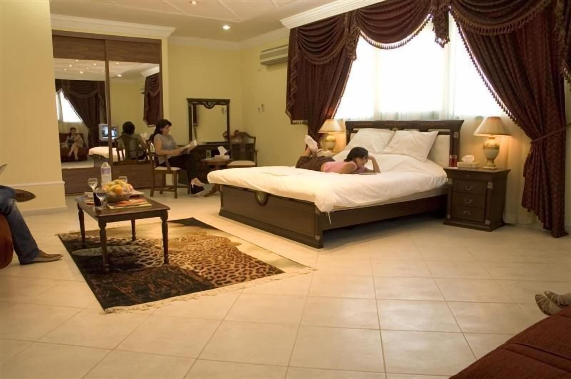 Al Muntazah Plaza Hotel Doha Bagian luar foto