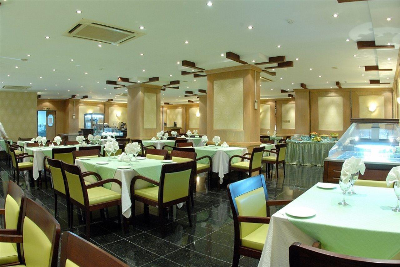 Al Muntazah Plaza Hotel Doha Bagian luar foto