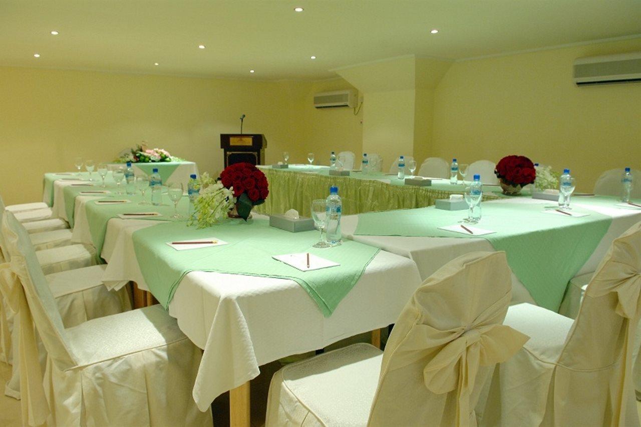 Al Muntazah Plaza Hotel Doha Bagian luar foto